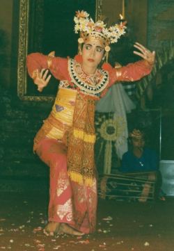 a balinese dancer